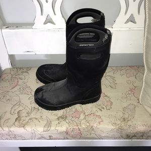 Black bogs boots